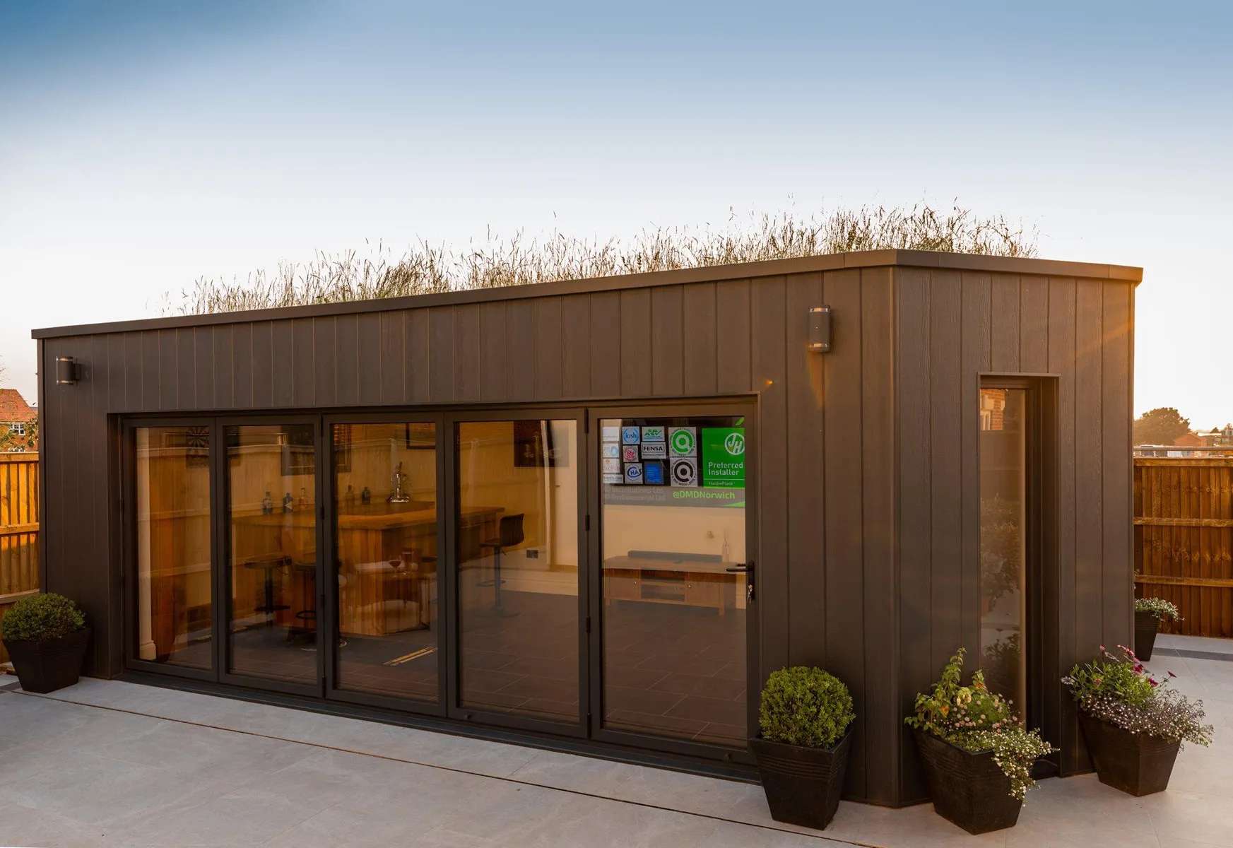 Hardie® VL Plank Weatherboard Cedar Finish Anthracite Grey