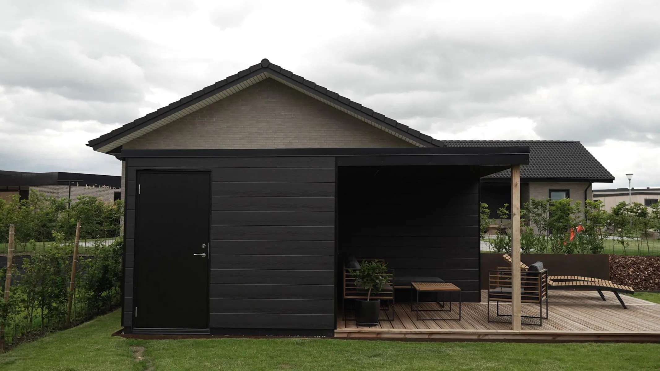 Hardie® VL Plank Weatherboard Cedar Finish Midnight Black